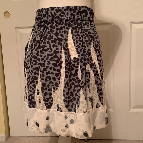 CABI Gray and Cream Chiffon Skirt Size Small - Picture 6 of 6